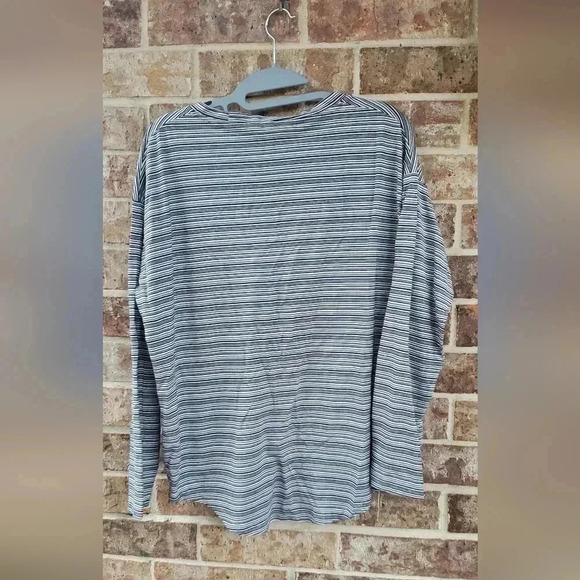 Athleta Cloudlight Stratus Stripped Top Size L - Picture 5 of 5